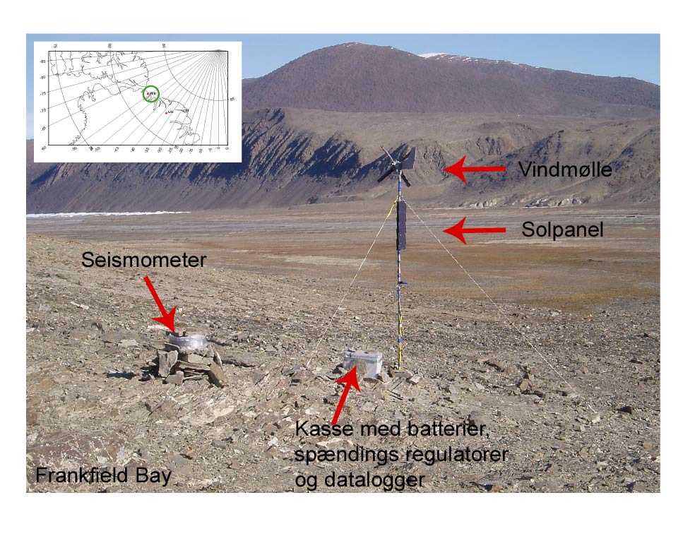 Anatomien af den jordskælvsseismiske station ved Frankfield Bay i Nordgrønland. Billedet er taget i 2004 om sommeren.